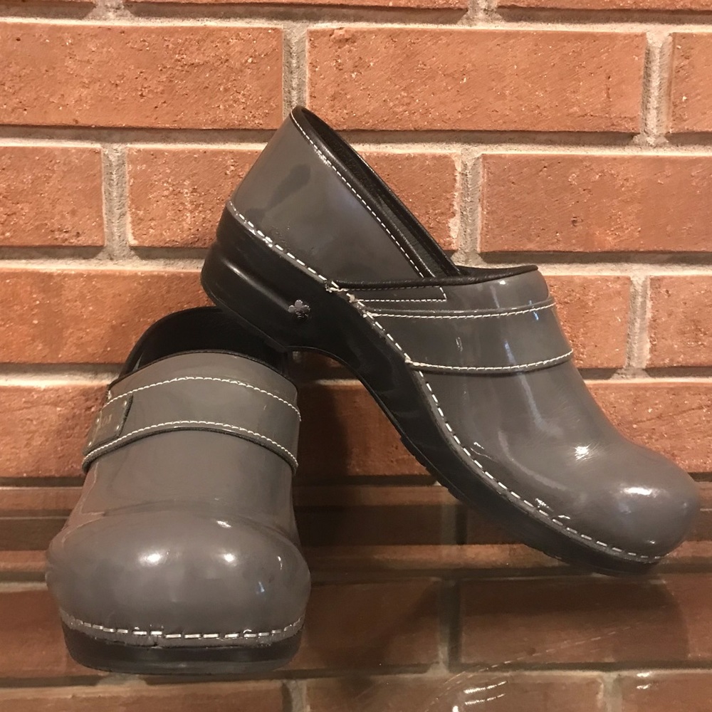 Sanita clogs